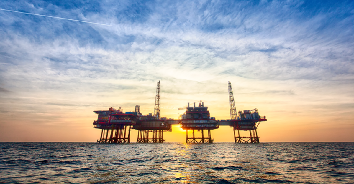 Offshore Oil Rig on the Water Offshore Oil Rig on the Water